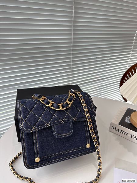 Borsa a tracolla a forma di clessidra di nuova moda Borsa a mano in denim Borsa a tracolla con catena di jeans in tela Fibbia con lettera di moda Portafoglio con pochette con patta in hardware argento