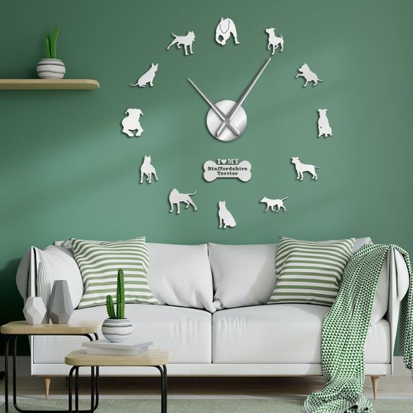 Staffordshire Bull Terrier fai da te grande orologio da parete Staffie fai da te gigante arte della parete orologio da parete decorativo cane razza ornamento regalo commemorativo Y2250n