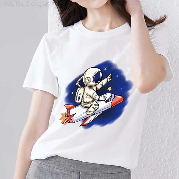 T-shirt da donna T-shirt da donna Ins Wind Bianco Semplice Casual Auto-coltivazione Anime Spazio Astronauta Stampa Serie Morbido O-Collo Comter Top da donna L24312