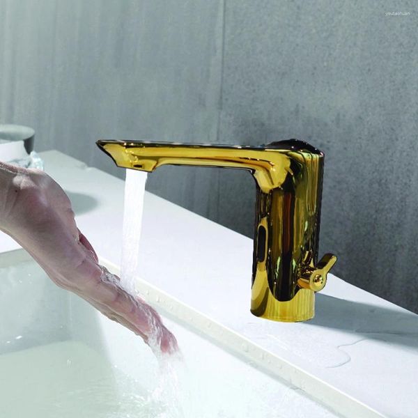 Banyo Lavabo muslukları otomatik akıllı havza musluk muslukları tam pirinç bakır altın renk mikser su soğuk AC 220 V ve DC pil gücü 6