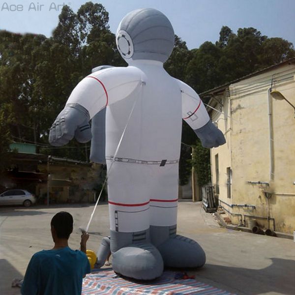 Atacado Capacete Cinza Vívido Corpo Branco Voando Pose Modelo de Personagem de Astronauta Inflável com Bolsa de Espaço nas Costas Fabricado na China para