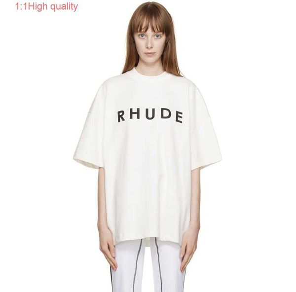 T-shirt a maniche corte con collo rotondo ampio e stampa di slogan concisi RHUDE
