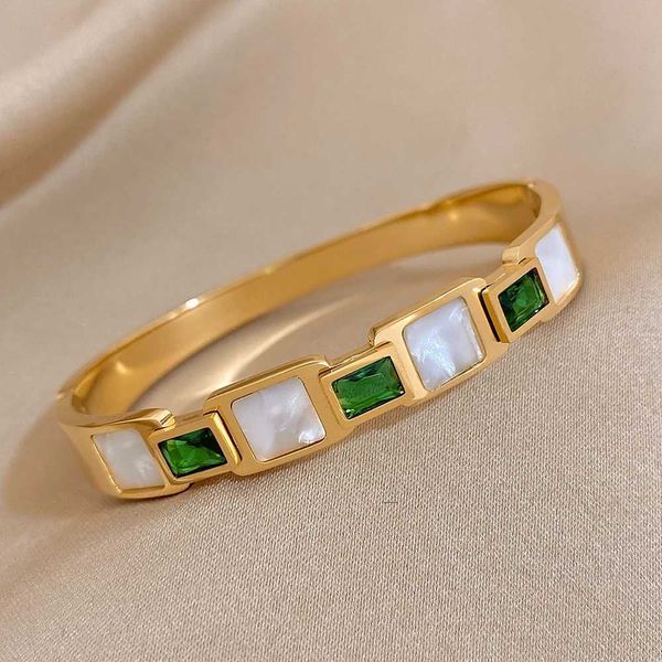 Bracciale rigido in acciaio inossidabile con zirconi verde smeraldo per donna Conchiglia bianca Splendidi braccialetti color oro Polsino gioielli impilabili