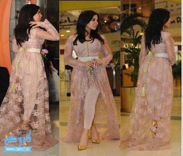 Kim Kardashian estilo conto de fadas vestidos de celebridades vestidos de noite de renda com mangas compridas apliques Hilo Split Party Dres Just Out 4260627