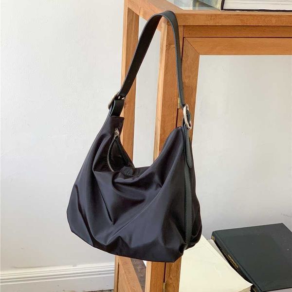 HBP Bolsas de moda de nylon sem marca 2024, bolsas de mão macias baratas para mulheres, alça de ombro de couro PU casual feminina