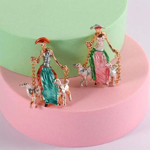 Broches Criativos Senhora Dois Cães Moda Esmalte Figura Animal Crachá Pinos Saco Terno Lapela Para Mulheres Presentes de Ano