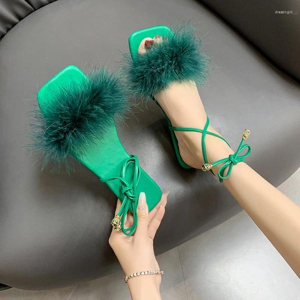 Сандалии трендового дизайна, римская мода, повседневная нескользящая обувь на плоской подошве с квадратным носком и пушистым пером, летняя пикантная зеленая обувь для прогулок по пляжу