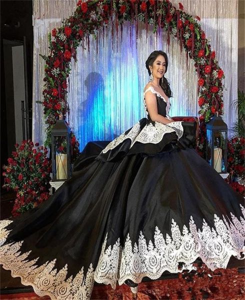 Novo gótico preto doce 16 vestidos quinceanera com renda branca árabe vestidos 15 anos menina aniversário vestidos de baile personalizado masquerade d4510618