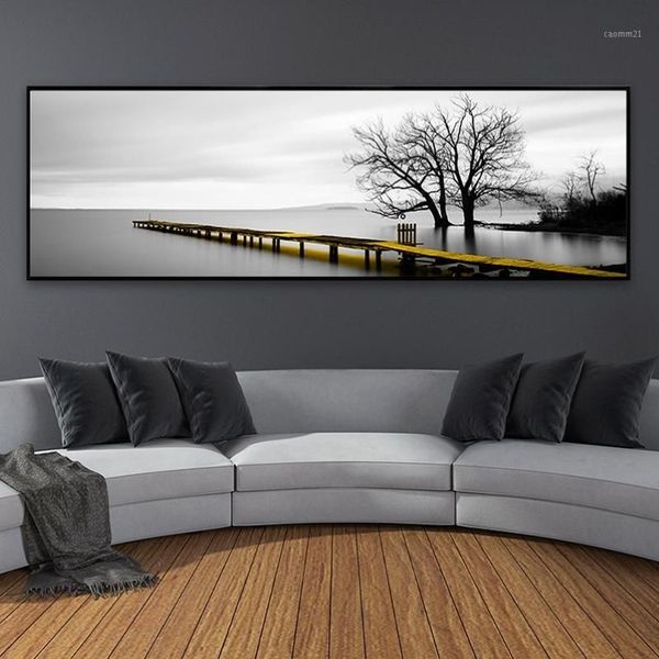 Superficie del lago calmo Lungo ponte giallo Scena Nero Bianco Dipinti su tela Poster Stampe Wall Art Pictures Living Room Home Decor12157