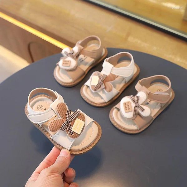 Primi camminatori Sandali estivi dolci per bambini per ragazze Carini moda Bowknot Bambini Versatili scarpe da passeggio per bambini da spiaggia aperte in punta