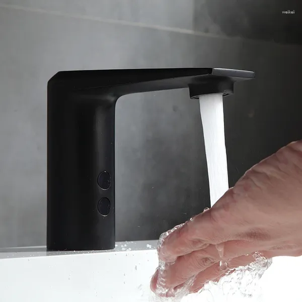 Rubinetti per lavandino del bagno Rubinetti intelligenti Corpo del rubinetto Rame pieno Ottone Nero Miscelatore colore negro Acqua fredda Tensione CA 220 e Alimentazione a batteria CC