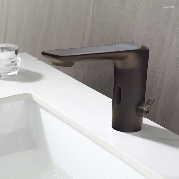 Rubinetti per lavandino del bagno Pistola Colore grigio Rubinetto automatico intelligente Rubinetti per lavabo Corpo Miscelatore in ottone pieno Rame Acqua fredda CA 220 V e batteria CC