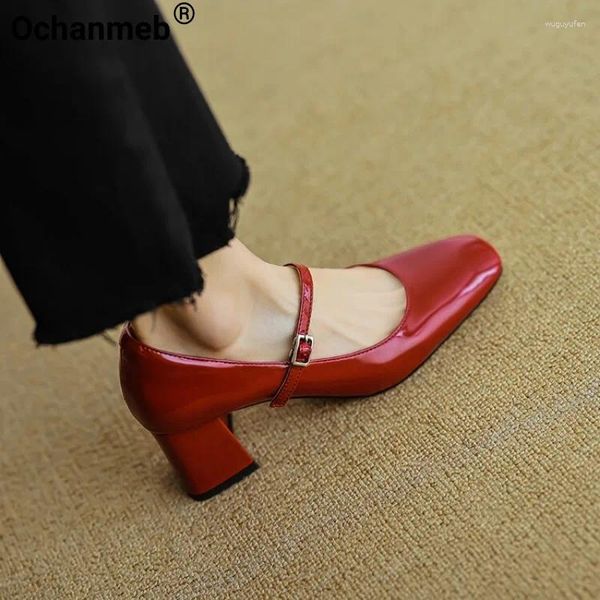 Elbise ayakkabıları ochanmeb 33-40 parlak deri kadınlar toka Mary Janes kırmızı yüksek topuklu gümüş bej kare ayak topuklu topuklu pompalar ofis bayan