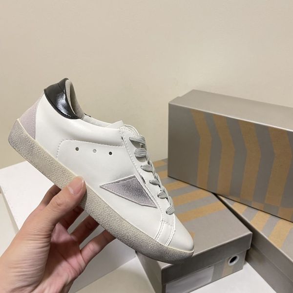 Scarpa casual sneaker dorata da passeggio Scarpe firmate Mocassino in pelle bianco sportivo da viaggio da viaggio Uomo Donna Scarpe da tennis basse vintage in pelle per ragazza piatta