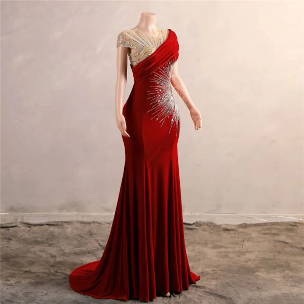 Ankunfts-rote formelle Abendkleider, transparente Flügelärmel, Perlenbesatz, Pailletten, lange Party-Abschlussball-Kleider für Neujahrskleid