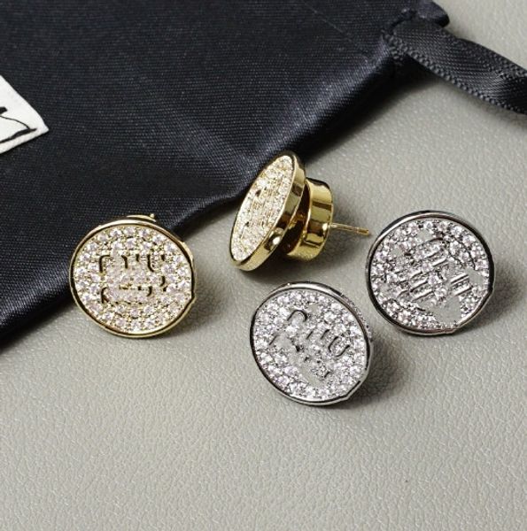 Orecchini a bottone semplici per pendolari Orecchini eleganti di alta classe in stile di lusso a prezzi accessibili in lega di metallo con lettera inglese per donna