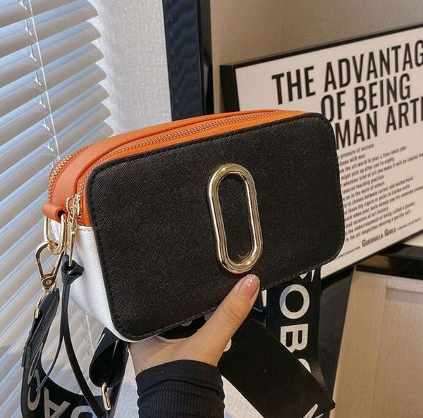 Kadın erkek anlık görüntü kamera çantası 10a ayna Kalite Tasarımcı Çanta Luxurys Çanta Baget Çapraz Vücut Deri Omuz Çantaları Siyah Beyaz Seyahat Serin Debriyaj Tote El 55