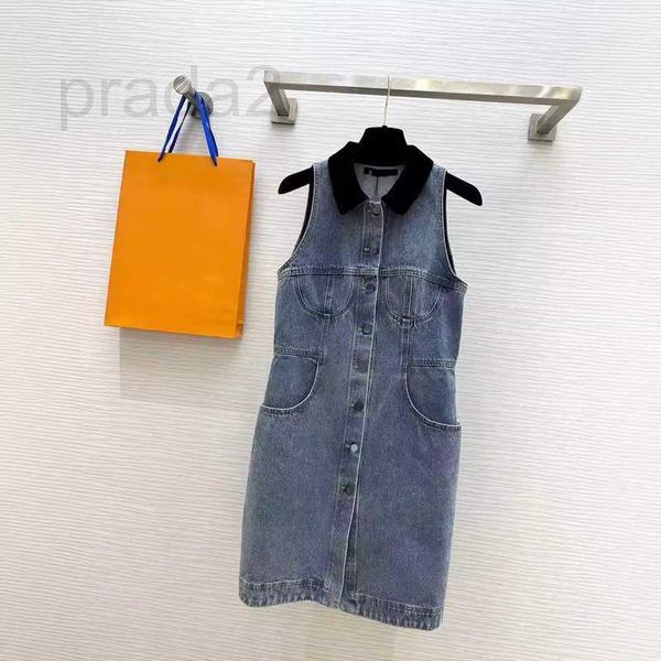 Grundlegende Freizeitkleider Designer 24 Frühfrühlingsmode und elegantes schwarzes Samt-Revers-einreihiges ärmelloses Denim-Tanktop-Kleid AOYX