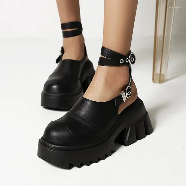 Sapatos de vestido blxqpyt sandálias mulheres 2024 designer de couro gladiador redondo dedo do pé cunhas salto alto preto plataforma tamanho 32-43 5156