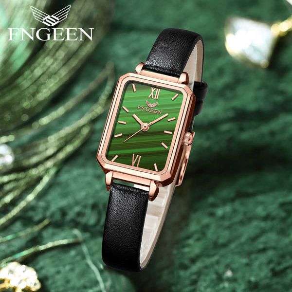 Nuovo piccolo orologio verde da donna, leggero, di lusso, con piccolo piatto quadrato, orologio da donna dal temperamento semplice