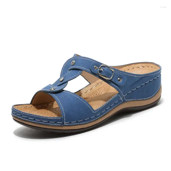 Модельные туфли Qianshuyi, 2024 г., летние темно-синие богемные шлепанцы на танкетке с металлической пряжкой, элегантные повседневные пляжные туфли без шнуровки на каблуке 5 см
