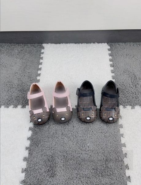 Designer crianças bonito coelho sapatos planos de luxo crianças carta impressa princesa sapatos 2024 primavera crianças fundo macio sapatos antiderrapantes EUR21-28 Z7130