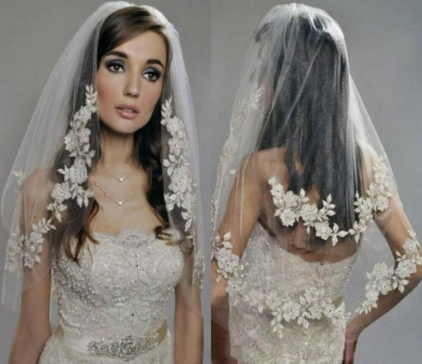 Véu de noiva de casamento barato com apliques florais de renda frisada branco marfim cinto pente4587488