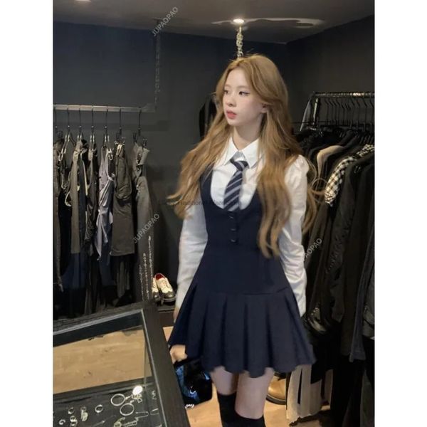 Japan und Korea College-Stil JK Set Damen Langarmshirt Faltenrock Trägerkleid Zweiteilige Schuluniform 240301