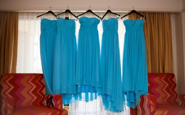 Günstige blaue Brautjungfernkleider, lang, plissiert, gerüschter Rock, Zug, hochwertige Chiffon-Hochzeitsparty-Kleider, Strandstil, gerüscht, formell 1160688