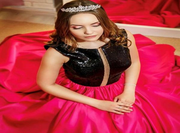 Quinceanera-Kleider 2019 Modest Sweet 15 Ballkleid Funkelnde Pailletten Schlüsselloch-Debütantin-Kleider Vestidos De 157679438