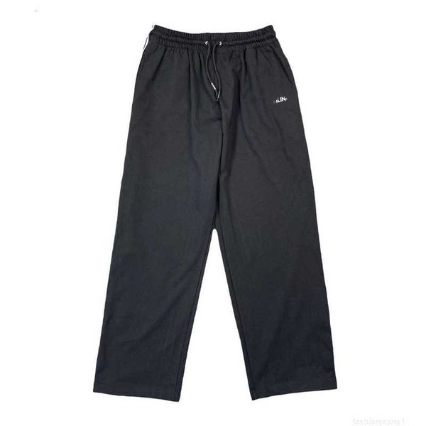 Pantaloni da uomo La versione corretta dei classici pantaloni con cintura intrecciata CL è realizzata in tessuto personalizzato OS a doppia faccia in cotone poliestere per vaschetta sanitaria dello stesso stile per uomo e donna