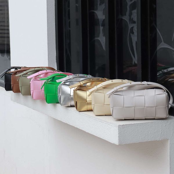 Discount-Geschäfte 2024 neue gewebte Tasche Macaron Mode Kissen Temperament vielseitig einfach eine Schulter schräg Straddle Damen