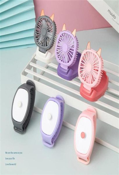 Mini ventilatore da polso da trasporto Orologi portatili girevoli USB Ricarica aria Raffreddamento da tavolo Ventilatori Staccabili Studenti Giocattolo Watcha07a42a256713364