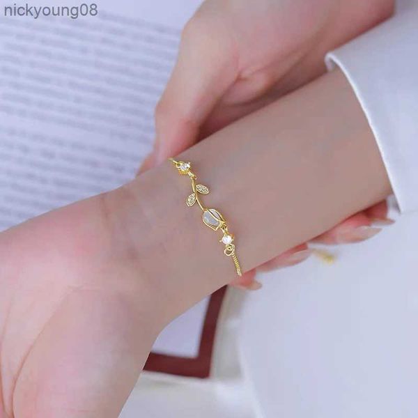 Braccialetto 1PC coreano luce di lusso tulipano braccialetto fiore per le donne lucido zircone opale in rilievo braccialetto di fascino regolabile gioielli alla modaL2403