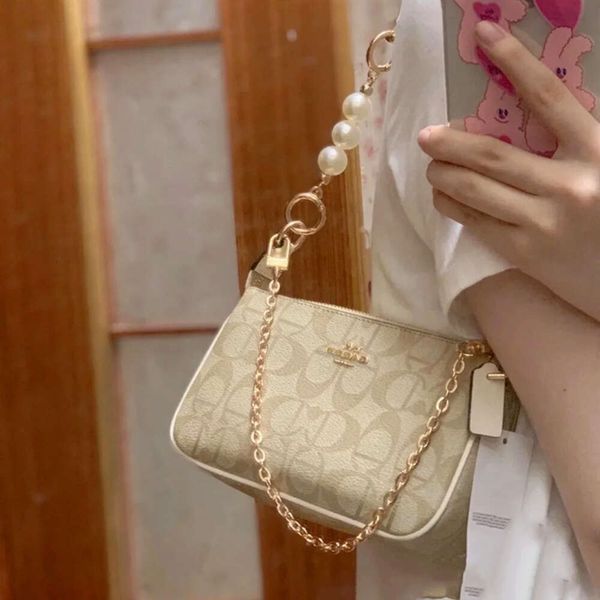 Designer-Taschen sind 90 % günstiger. Olay Counter High-End-Textur 2024 New Kouqiu Winter Womens Bag Mahjong Small Mobile Phone