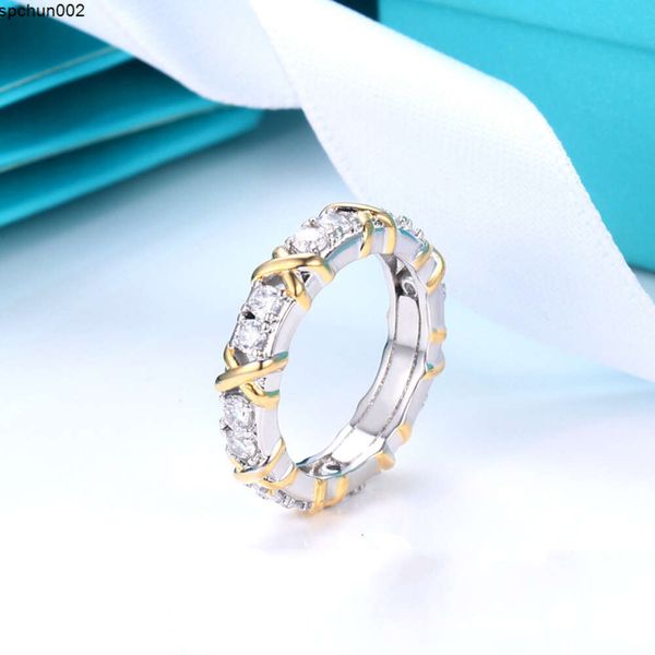 Anello di moda Anelli di Moissanite Gioielli di design Donna Croce d'oro tra diamanti 18k Rosa Matrimonio per uomo Gioielli di lusso Regalo per feste Taglia 6-9 Cm53