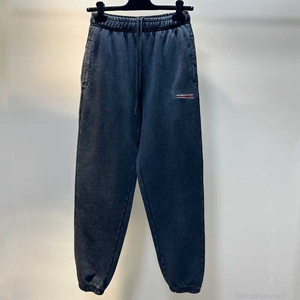 Pantaloni da uomo La versione corretta dei pantaloni sanitari ricamati BL home cola con lavorazione lavata e vintage, vestibilità ampia e versatile, sia per uomo che per donna.