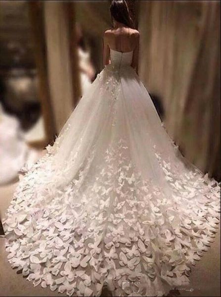 2021 Abiti da sposa di nuova moda Corte dei treni 3D Applicazioni floreali Farfalla Abiti da sposa Tulle Sweetheart Abito da sposa su misura2442748