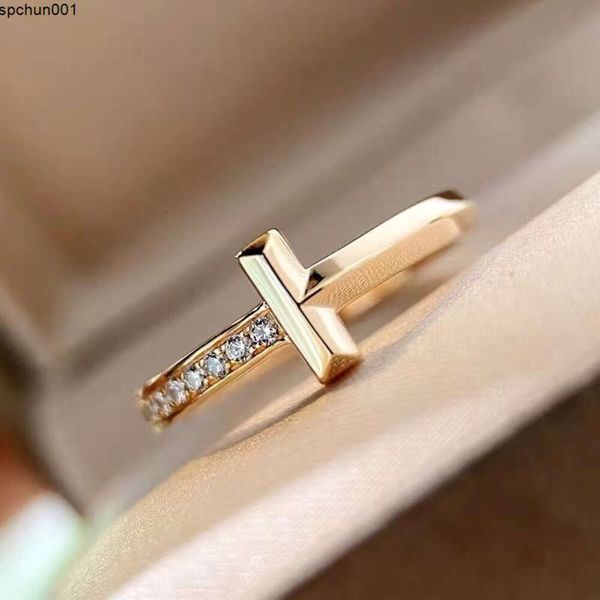 Anel de designer de diamante branco para mulher t1 banhado a ouro rosa 18k design fino elegante com incrustação clássico premium boxq7