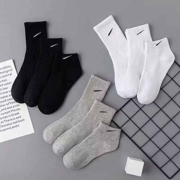 Socken Designer Damensocken Socken Herrensocken Klassisch Schwarz Weiß Grau Haken Einfarbige Socken 5 Paar/Box Fußball Basketball Freizeit Sportsocken Markensocke NK