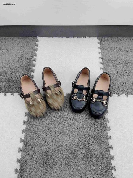 Yeni çocuk spor ayakkabıları metal aksesuar dekorasyon kız prenses ayakkabı boyutu 26-35 Ayakkabı kutusu deri bebek düz ayakkabıları