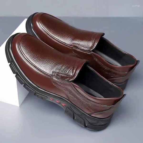 Scarpe eleganti 2024 Primavera Pelle bovina Copriscarpe da uomo Piedi Casual Plus Velluto antiscivolo Resistente all'usura Uomini in pelle di grandi dimensioni