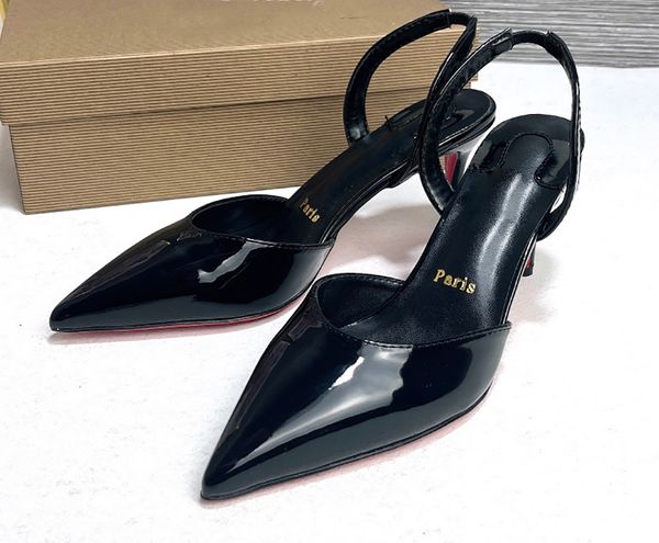 Schwarze spitze Sandalen mit hohen Absätzen, entworfen vom Designer mit einer flach geschnittenen Lederschlaufe hinten, sexy Hochzeitsschuhe, bequeme Einzelschuhe für Damen