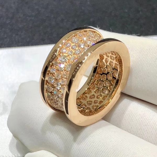 Designer di lusso 2024 nuovo ottone anello di diamanti famoso marchio italiano classico di alta qualità tre toni donne anello di strass gioielli di fascino ragazza moda regalo squisito