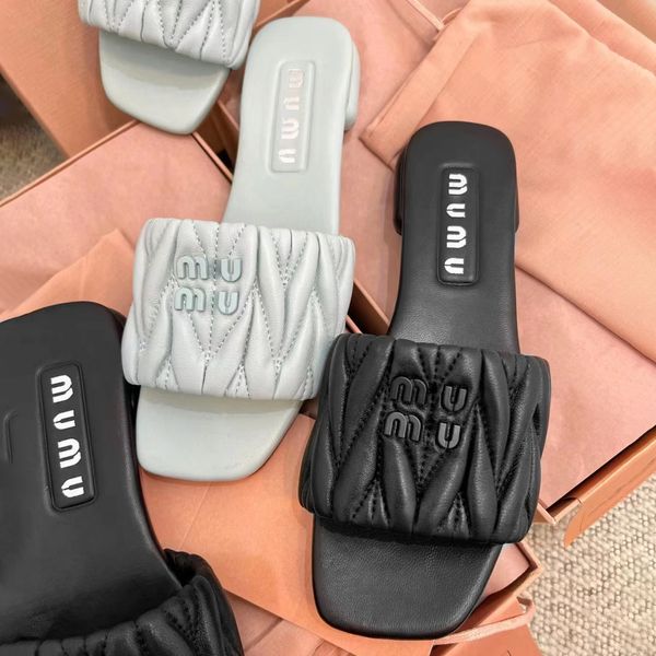 Tamanho 35-40 Moda Novo Chinelo Verão Mulher Luxurys Sliders Homens Sandália Praia Preto Ao Ar Livre Couro Genuíno Sexy Designer Slide Mule Piscina Loafer Sandale com Caixa Menina