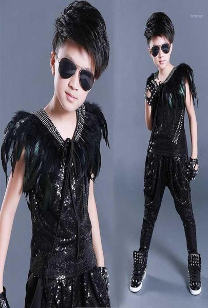 Stage Wear Ragazzi Costumi Hip Hop Scialle di piume nere Gilet con paillettes Pantaloni harem Abbigliamento jazz Street Dancewear Abiti moderni DN4976554041