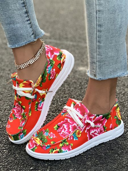 Na primavera de 2024, os novos sapatos baixos femininos casuais de tamanho grande com cabeça redonda e flores grandes no Nordeste da China são sapatos casuais.X9dt#