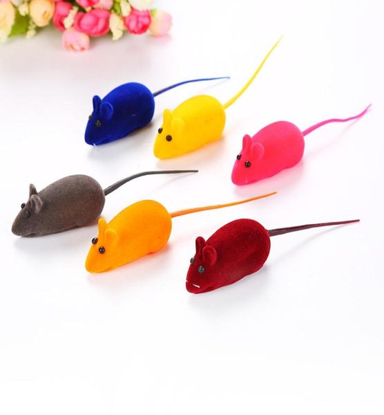 Quietschende Mäuse, weiches, entzückendes Katzenspielzeug, weiches Gummi, beflockte Maus, Farbe variiert, 10 Stück, eine Packung2512783