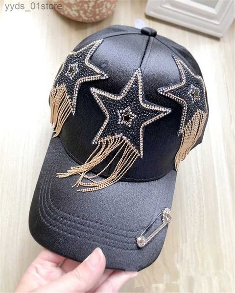 Top Caps 202304-shi Ins Yaz Parlak Pentagram Rhinestone Pin Pin Pin Dekorasyon Nefes Alabilir Örgü LA Beyzbol Şapkası Kadın Visors C L240315