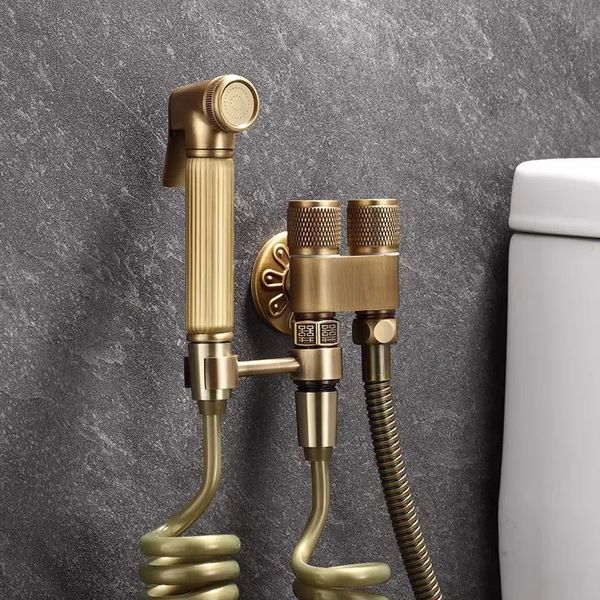 Set di spruzzatori per bidet per WC in bronzo antico Rubinetto per bidet in ottone doppio uso Spruzzatore per bagno doccia rubinetto per bidet Pistola ad alta pressione 240311